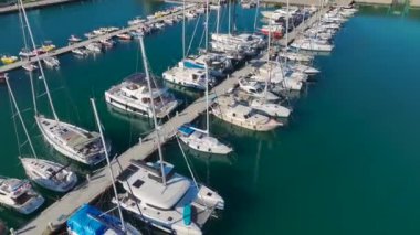 Huzurlu ve huzurlu bir marina..