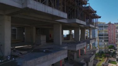 Dinamik çok katlı inşaat etkinliği.