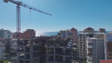 Hareketli inşaat alanı dinamik bir şekilde yakalandı.