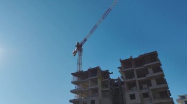 Üretici inşaat süreci dinamik bir şekilde kaydedildi.