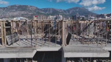 Dinamik yüksek katlı bina işlemleri devam ediyor.