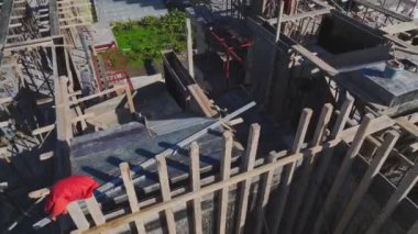 Yukarıdan canlı bina ilerlemesi kaydedildi.