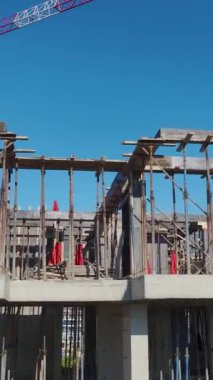 Hareket halindeki büyüleyici bir ilerleme sahnesi.