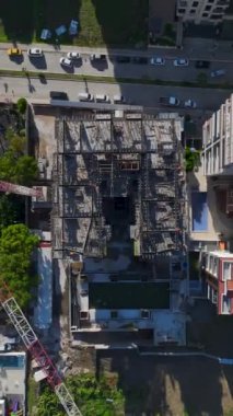 Canlı ve ayrıntılı inşaat görevleri.