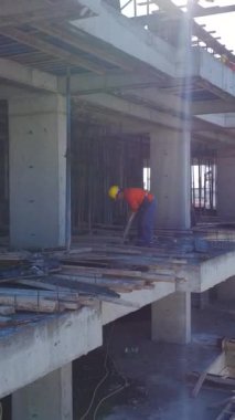 Hareket halindeki dinamik ve meşgul görevler.