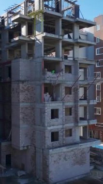 Canlı ve aktif bir inşa süreci.