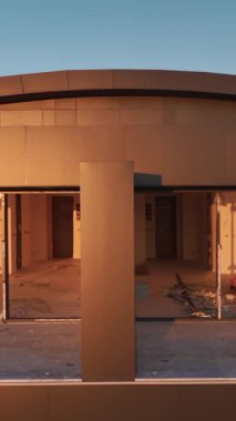 İnşaat sürecinin dinamik bir sahnesi.