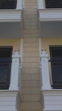 Modern tasarım çarpıcı manzaralarla buluşur.