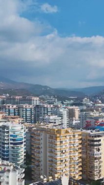 Kentsel ve kıyı manzaralarının mükemmel bir karışımı.