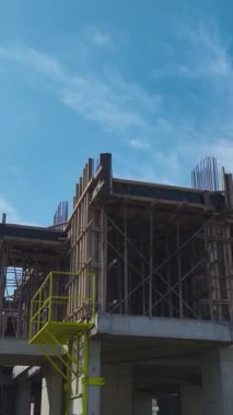 Kesin ve aktif bir yapı projesi.