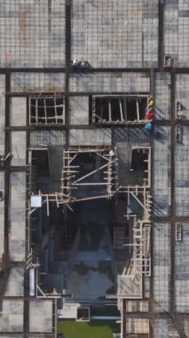 Hassas ve aktif bir inşaat ortamı.