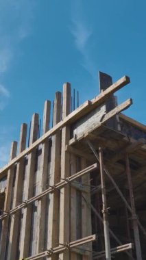 Üretken ve dinamik bir sahne.