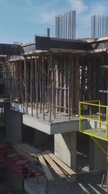 Harekete geçen dinamik bir inşaat projesi.