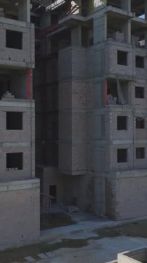 Canlı ve detaylı bir inşaat projesi.
