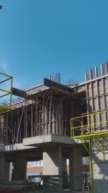 Hareketli ve hareketli bir ilerleme sahnesi.