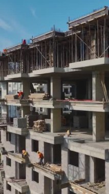 Canlı ve organize bir inşaat süreci.