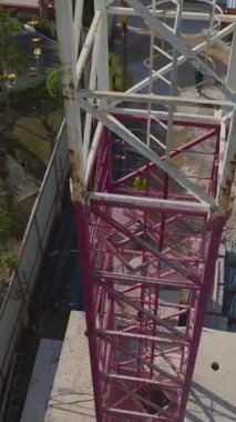 Yukarıdan alınan hassasiyet ve takım çalışması.