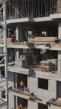 Takım çalışmasının ve ilerlemenin ayrıntılı bir görünümü.