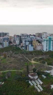 Sakin ve iyi tasarlanmış bir bina..