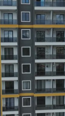 Sakin ve şık bir şehir manzarası.