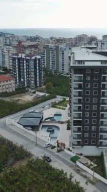 Parlak ve canlı bir mimari özellik..