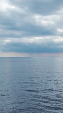 Huzurlu ve renkli bir deniz havası..