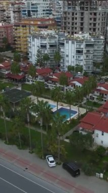 Dinamik bir kıyı şantiyesi.