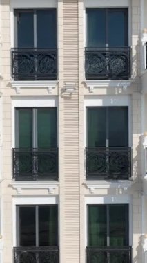 Zarif ve modern lüks bir dış görünüş..