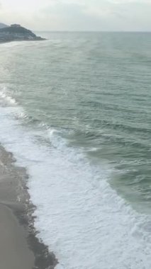 Güçlü ve dinamik bir okyanus fırtınası.