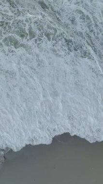 Büyüleyici ve şiddetli bir fırtına anı.