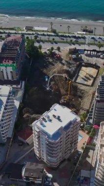 Hareketli bir çalışma alanı.