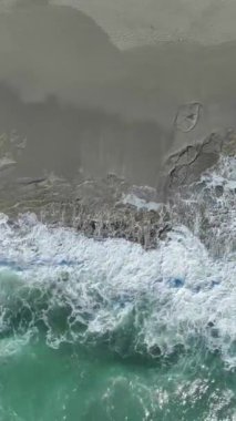 Büyüleyici ve yoğun bir deniz fırtınası.