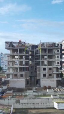 Detaylı ve canlı bir çalışma ortamı.