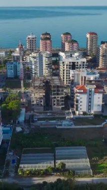 Canlı ve detaylı bir inşaat projesi..