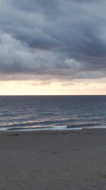 Sakin ve güzel bir gün batımı atmosferi.