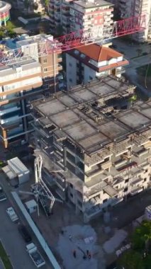 Sakin ve üretken bir inşaat projesi.