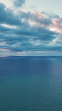 Deniz manzaralı dinamik bir şehir..