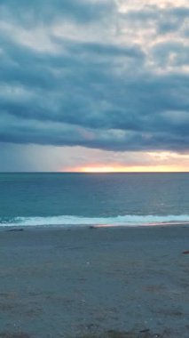 Sakin ve canlı bir kıyı şehri..