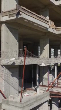 Üretken bir inşaat sahası devam ediyor.