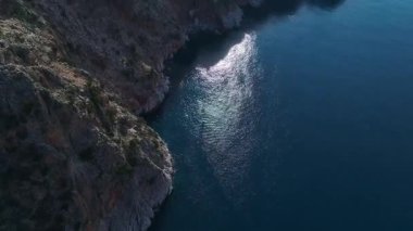 Alanya Kalesi 'ni ve onun muhteşem Akdeniz kıyılarını keşfedin. Tarih ve güzelliğin mükemmel bir karışımı..