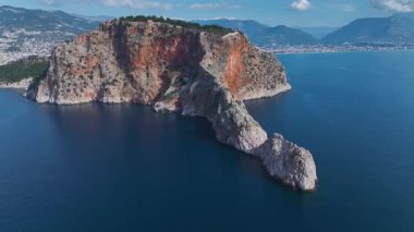 Antik şato ve okyanus. Alanya 'nın panoramik görüntüsü..