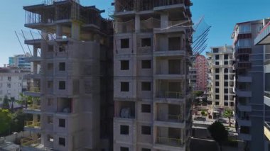 Aktif inşaat alanı. Yoğun bir bina projesinin hava görüntüleri.