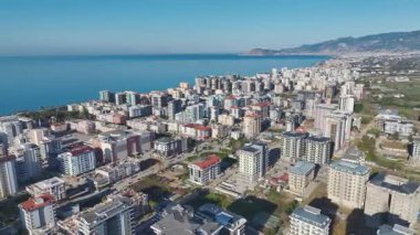 Konut inşaatı. Yoğun bir iş sahasının hava görüntüleri.