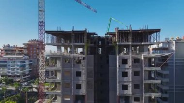 Beton karışımı ve dökülmesi. Büyük bir konut projesinin hava görüntüleri..