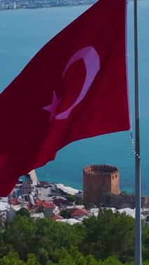 Miras ve doğa görüşü. Çarpıcı ve huzurlu bir kültür alanının dikey görüntüleri.