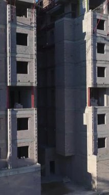 Havadan ev yapımı. Dinamik bir çalışma ortamının dikey görüntüleri.