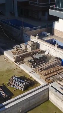 Hava destekli çelik iskelet. Profesyonel vakıf çalışmalarının dikey görüntüleri.