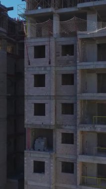 Havadan hassas inşaat işi. Kaliteli bir inşa sürecinin dikey görüntüleri.