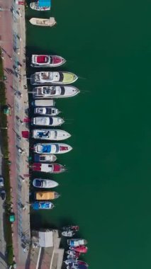 Yelkenli hava limanı. Resimli bir sahil çekilmesinin dikey görüntüleri.