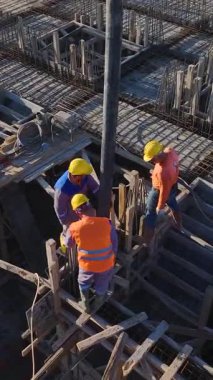 Havadan metal yapı yapısı. Kentsel mühendisliğin dikey görüntüleri.
